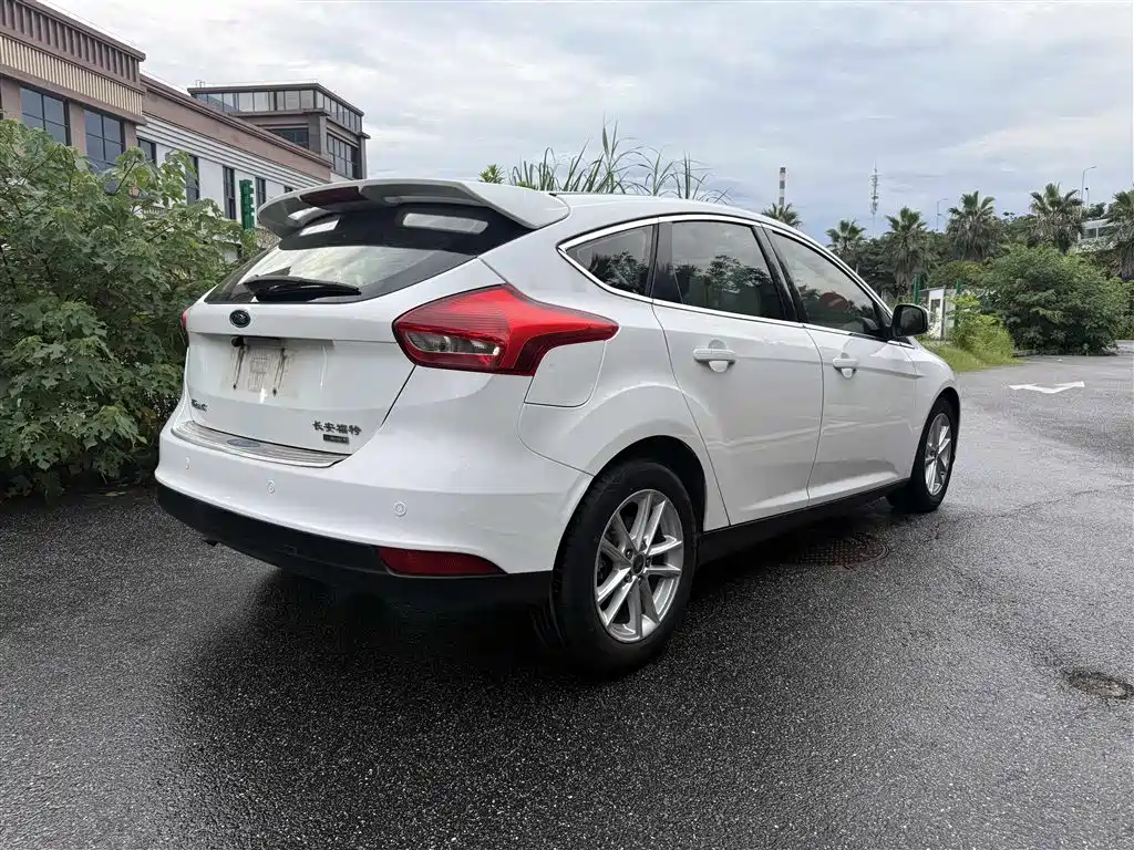 Фото 4 - Ford Focus