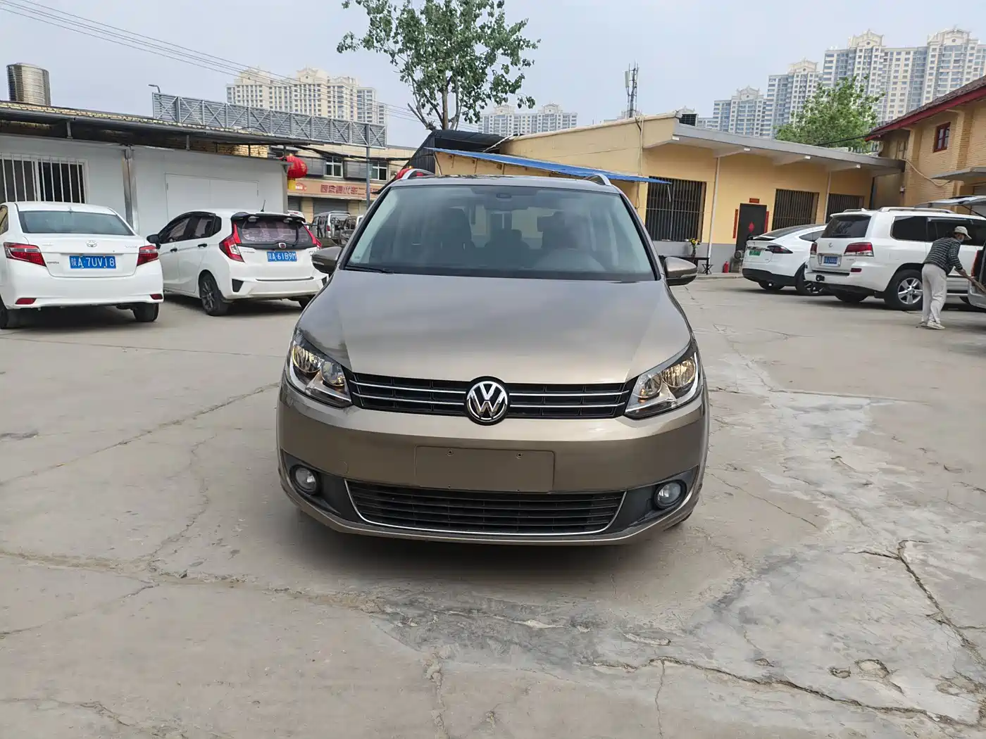 Volkswagen Touran 2015 1.4T DSG Comfort Edition 5-seater фото 2