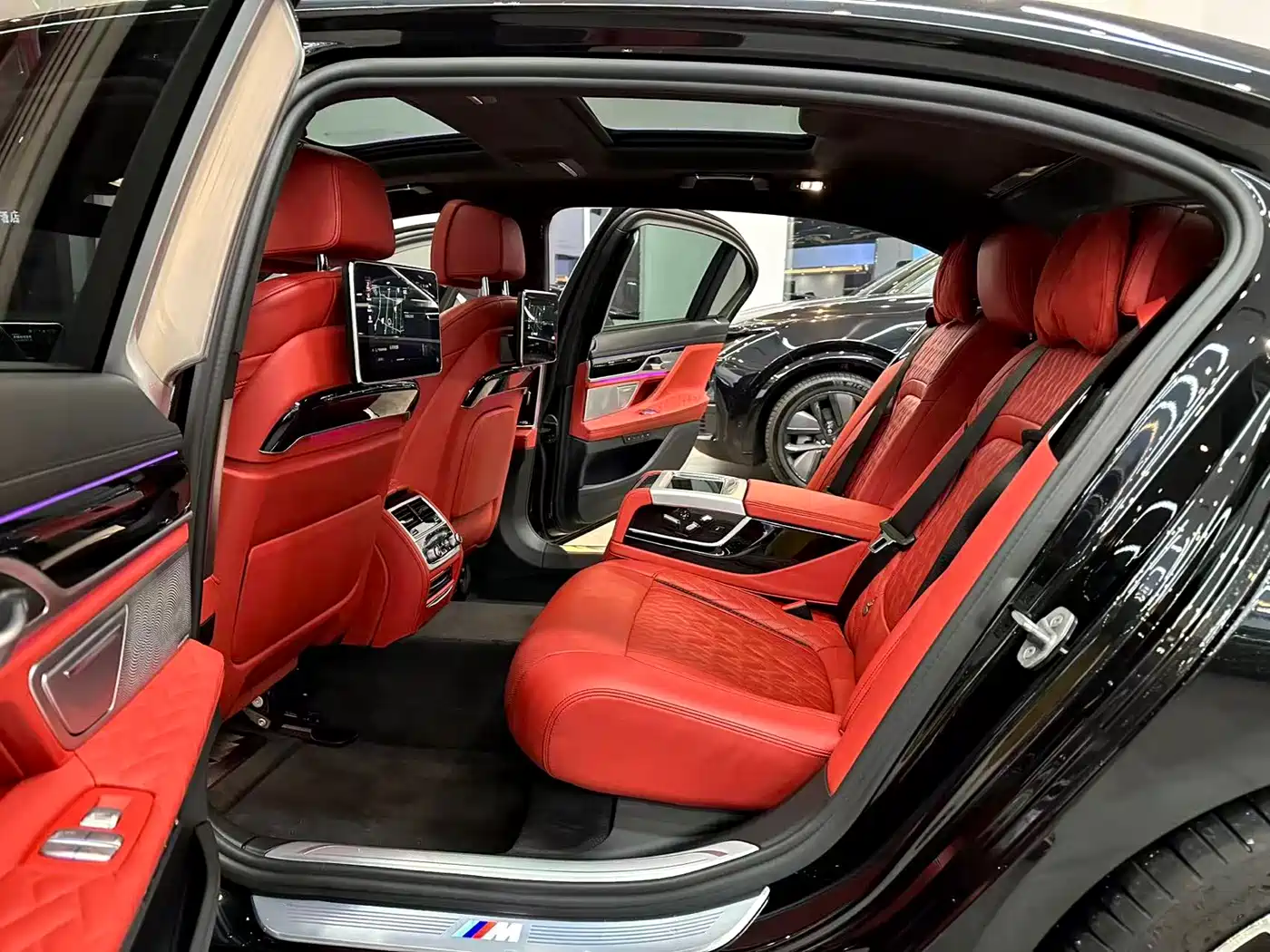BMW 7 Series 2021 Model 740Li xDrive Executive M Sport Package фото 7