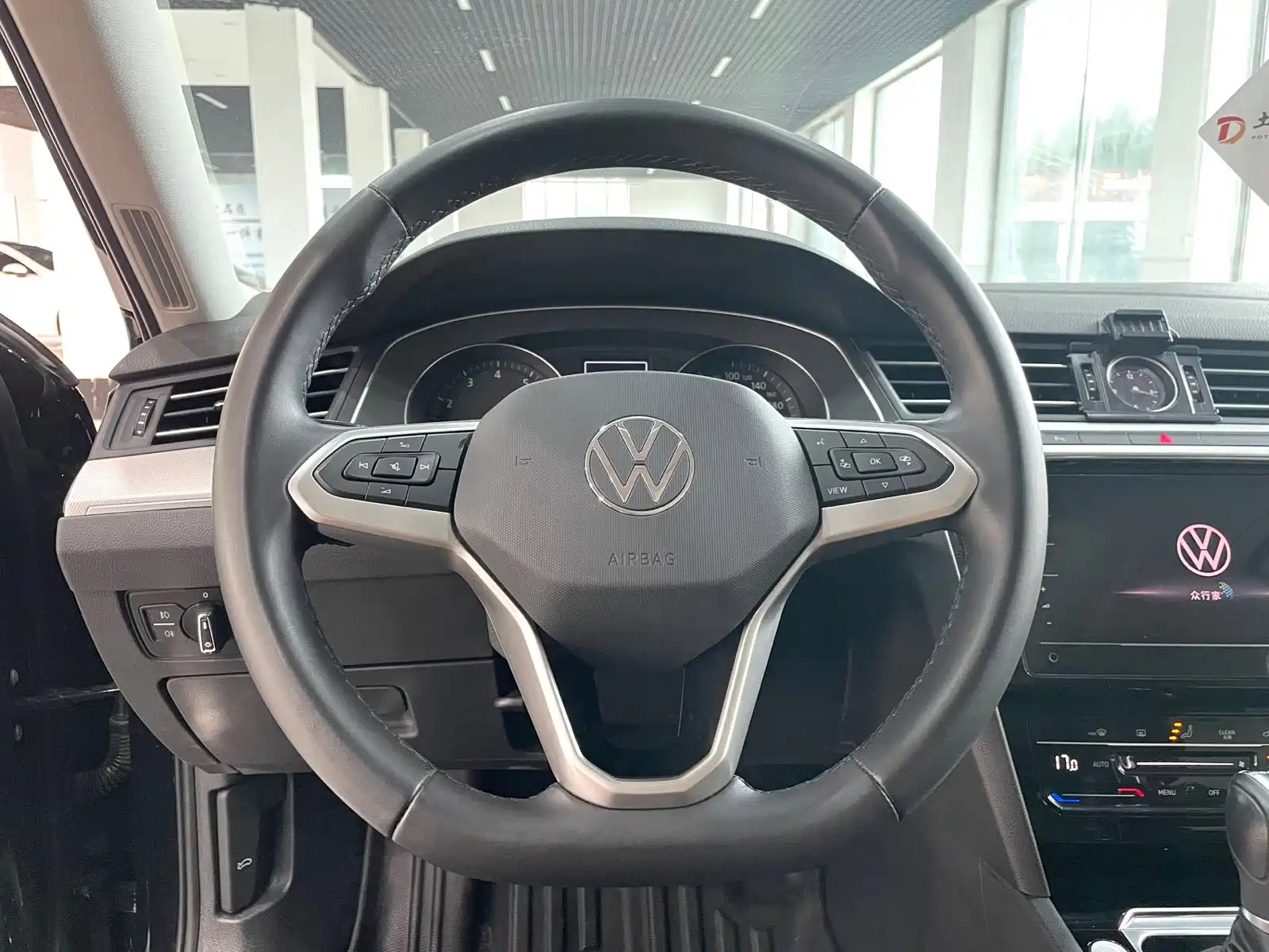 Фото 18 - Volkswagen Magotan
