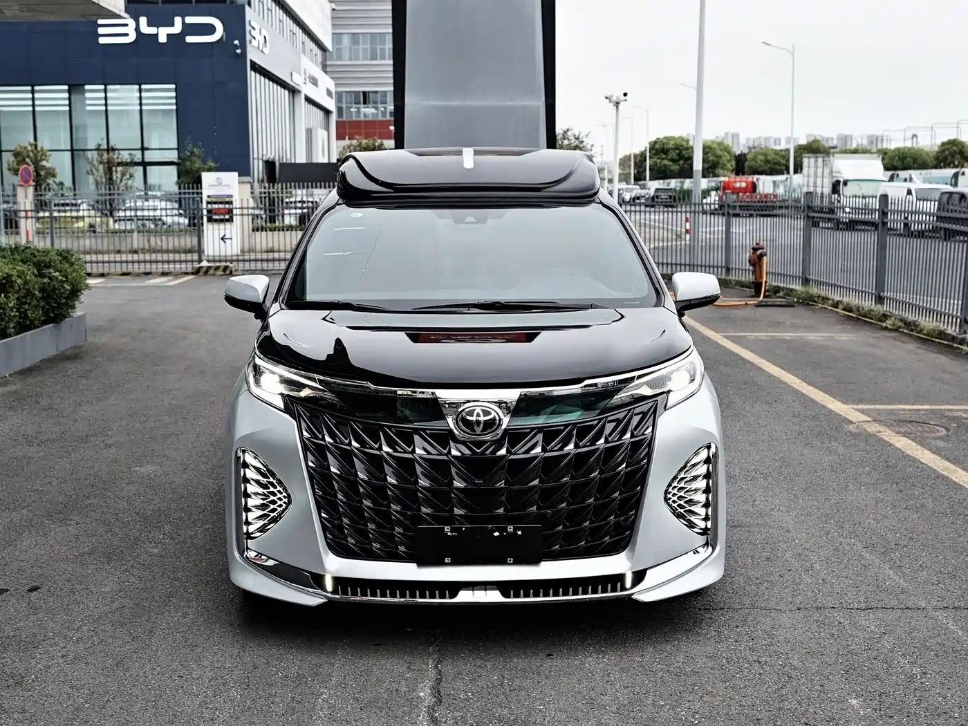 Toyota Granvia фото 2