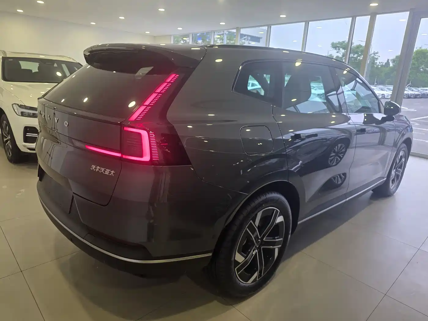 VOLVO XC70 PLUG-IN HYBRID