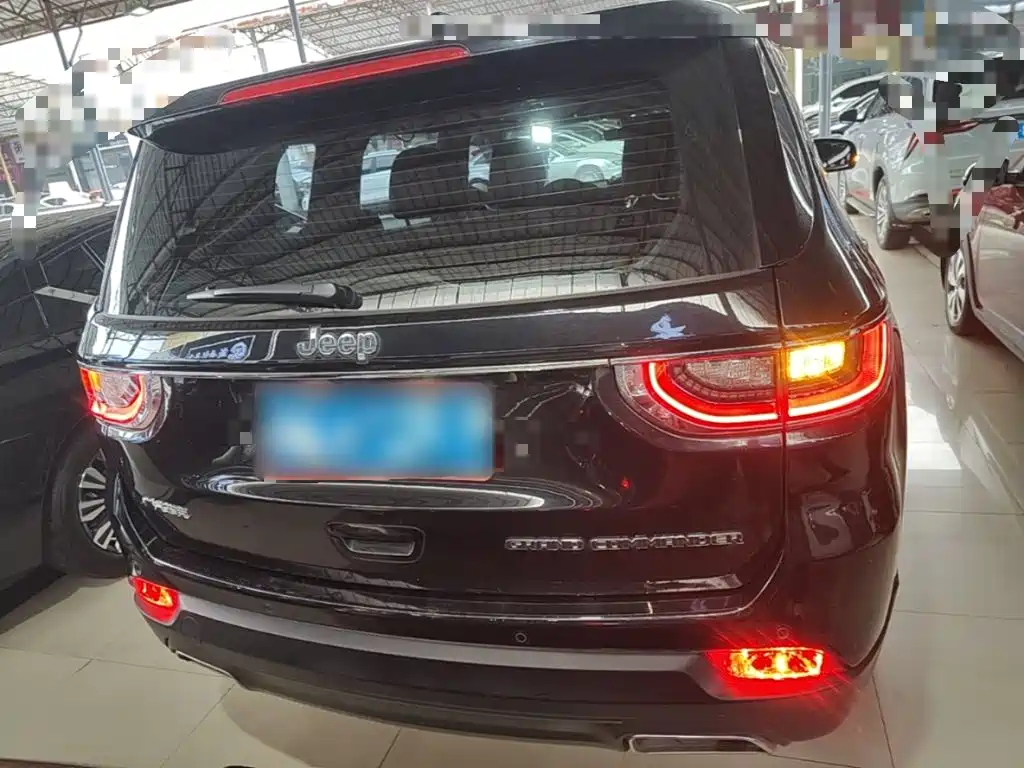 Photo 6 - Jeep Grand Commander
