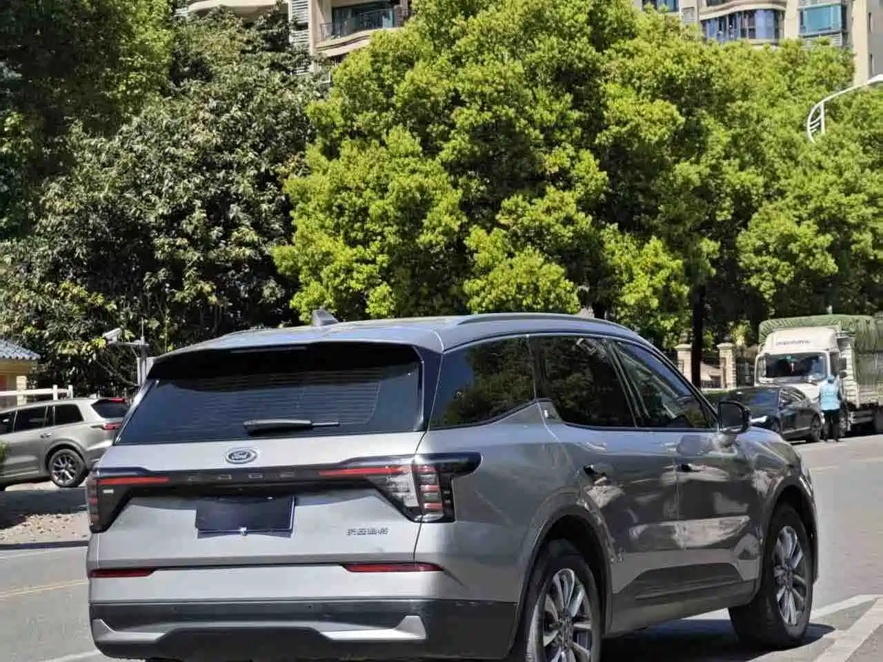 Фото 12 - Ford Edge