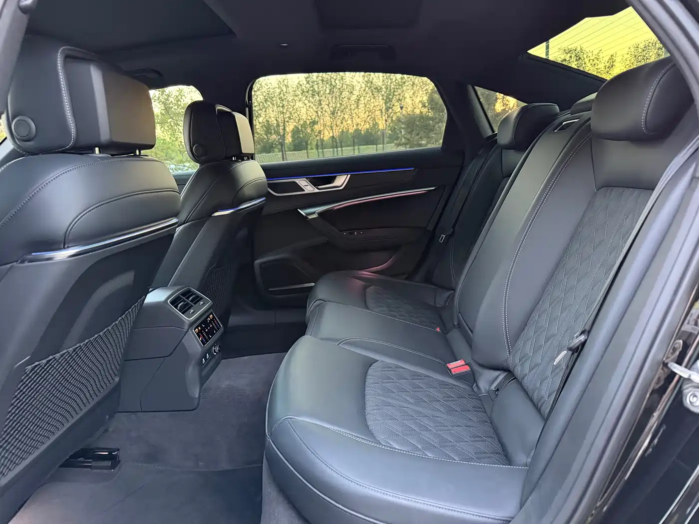 Фото 5 - Audi A6L