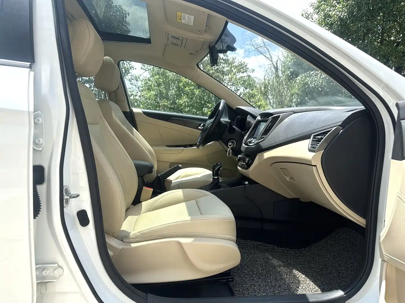 Photo 6 - Changan Eado