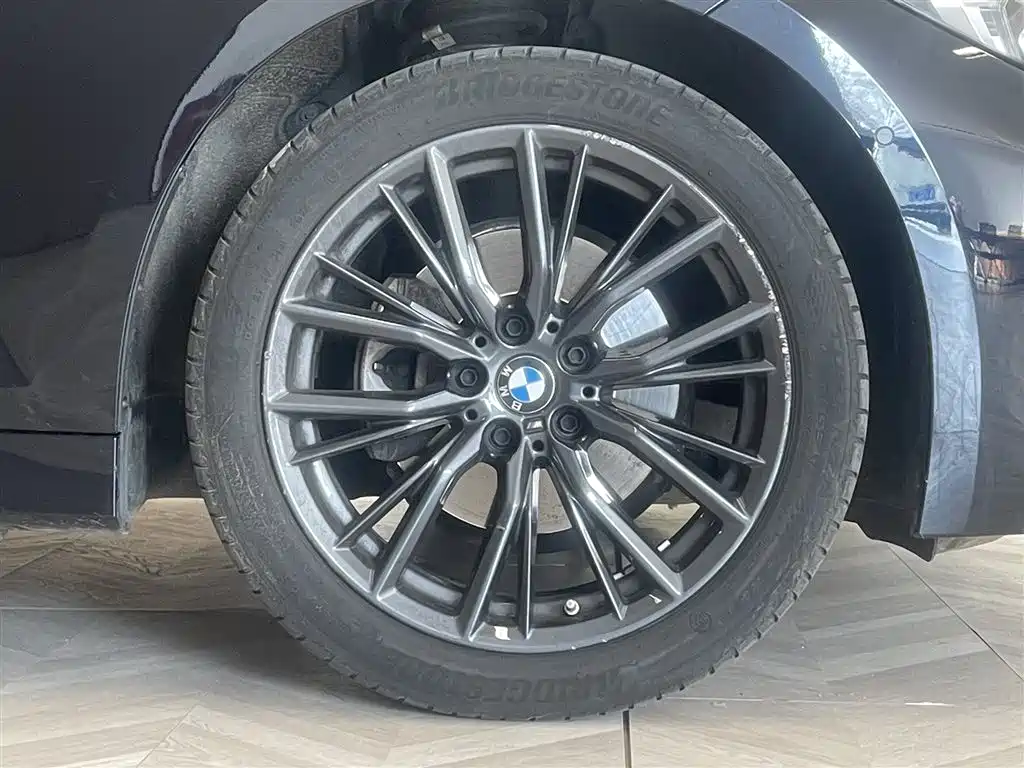 BMW 3 Series 2024 325Li M Sport Shadowline Package фото 11