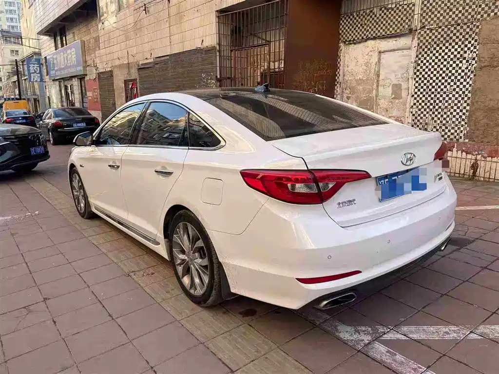 Hyundai Sonata 2015 1.6T DLX Premium фото 4