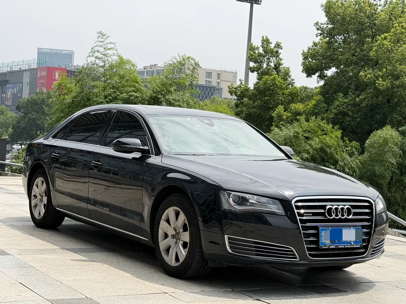 Фото 2 - Audi A8