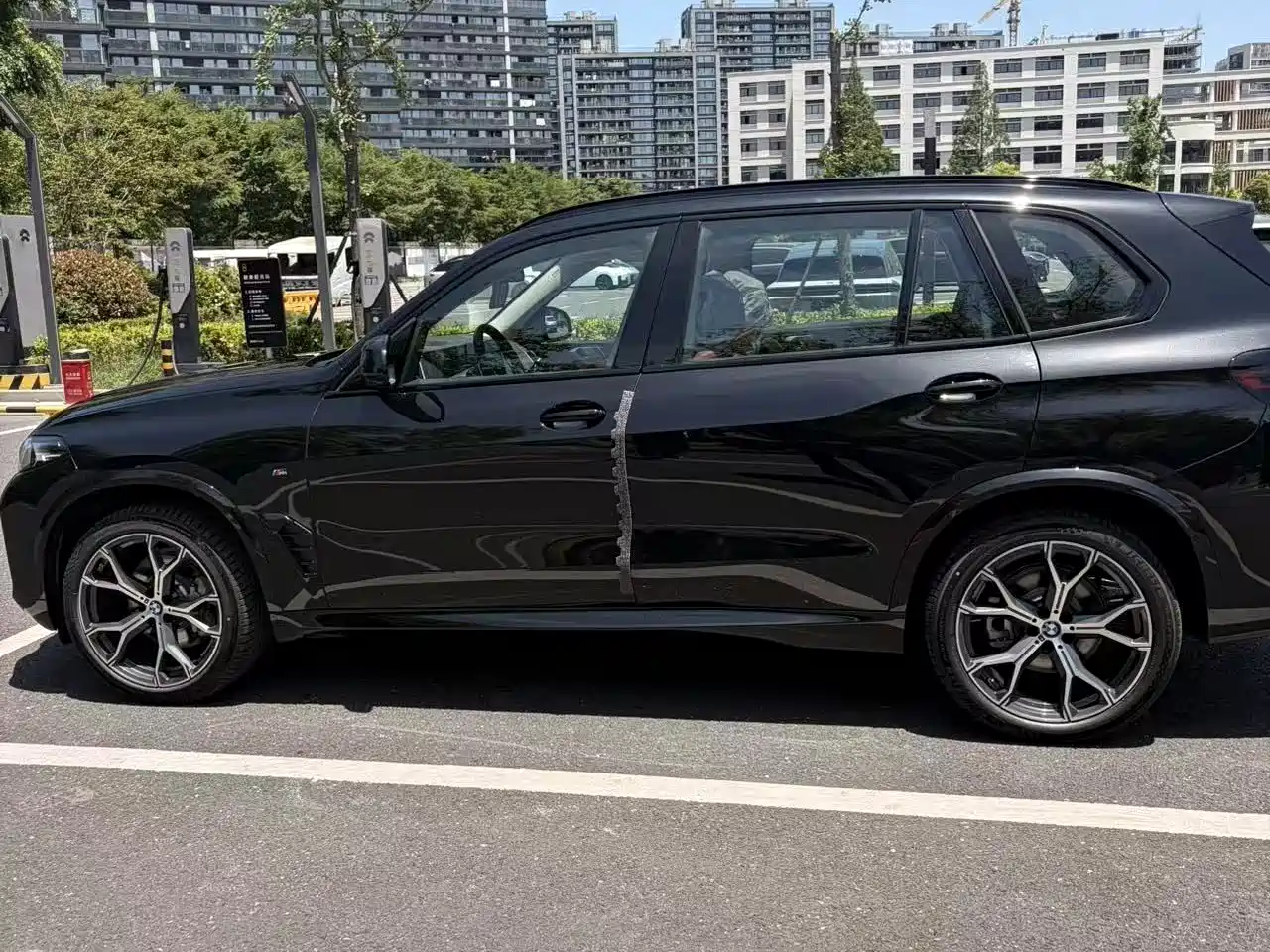 BMW X5 2026 xDrive 30Li Luxury M Sport Night Edition Package фото 7