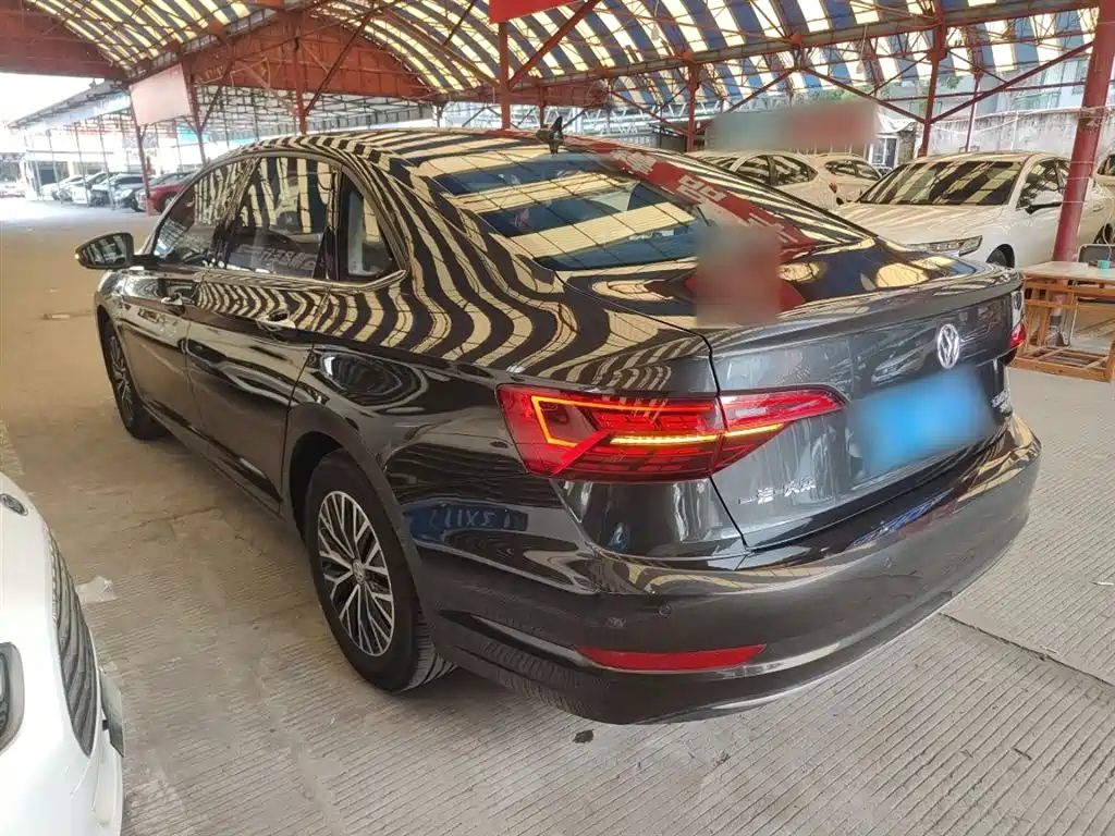 VOLKSWAGEN SAGITAR
