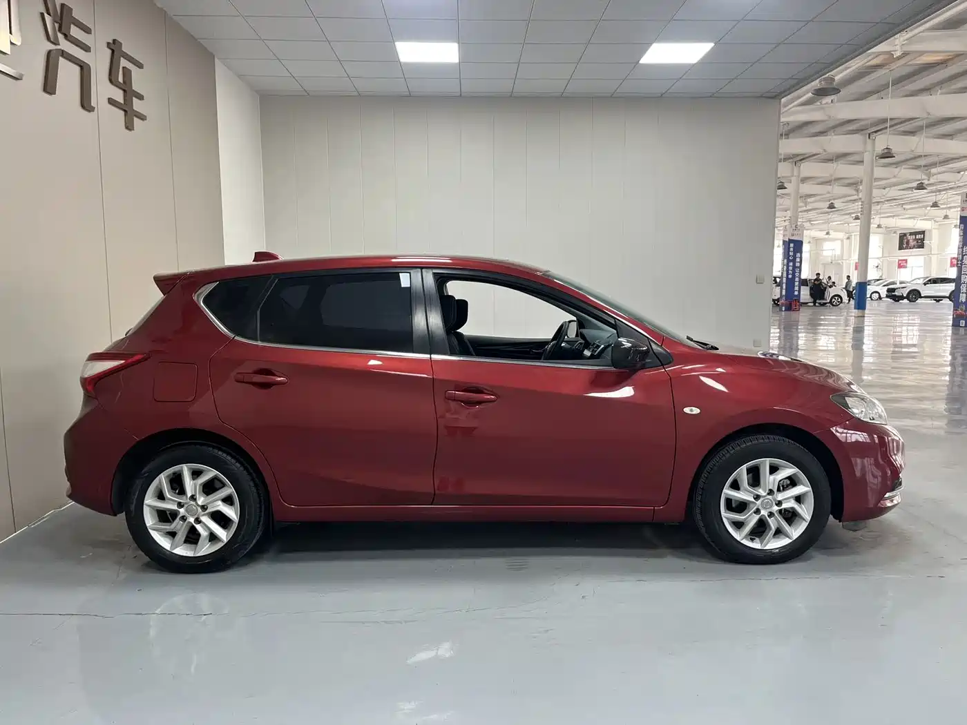Nissan Tiida 2023 2021 1.6L CVT Cool Edition