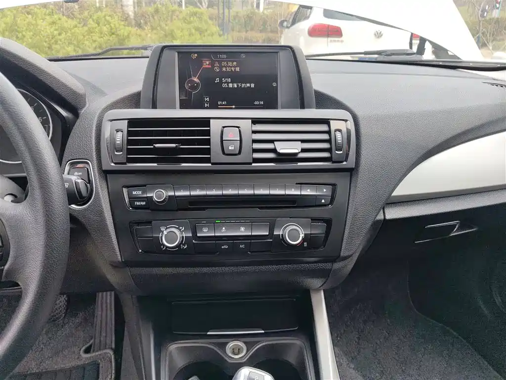 BMW 1 Series (Import) 2013 Facelift 116i Leading Model фото 6