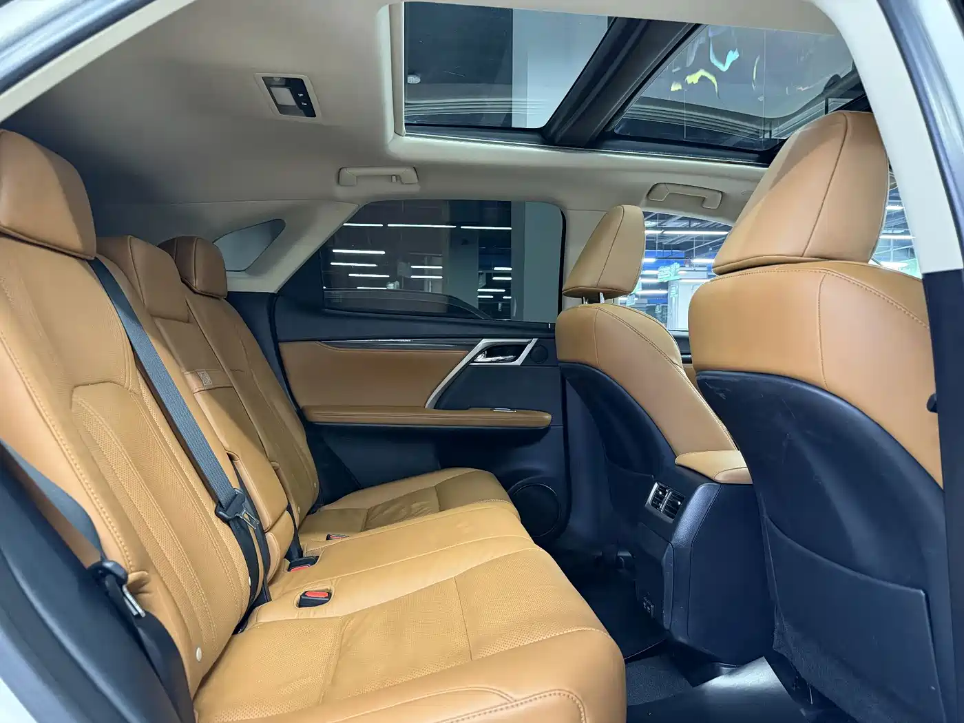 Фото 7 - Lexus RX