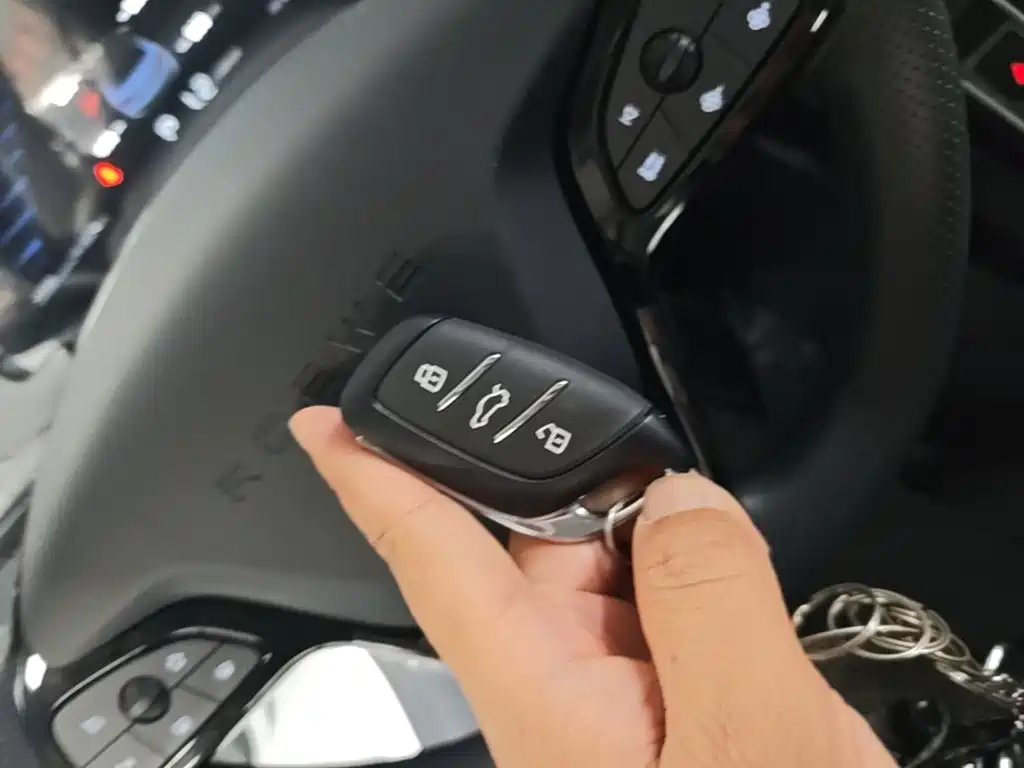 Фото 9 - Roewe i5
