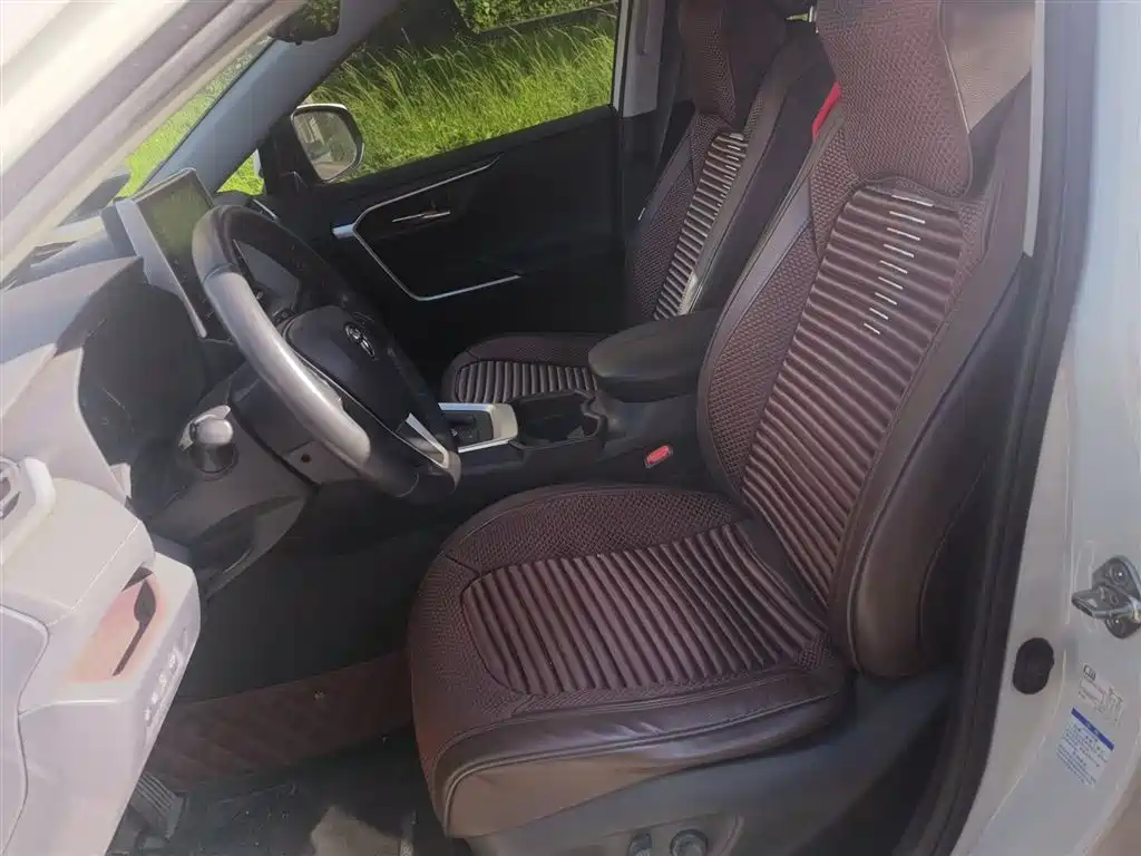 Toyota RAV4 Rongfang 2021 Hybrid 2.5L E-CVT AWD Flagship Edition фото 12