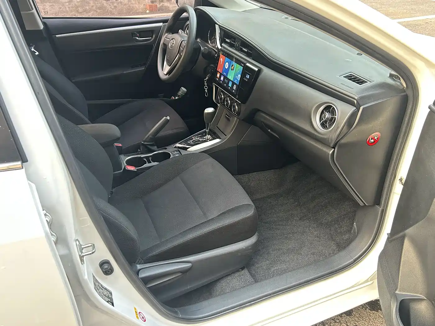 Toyota Corolla 2017 Facelift 1.2T S-CVT GL фото 11