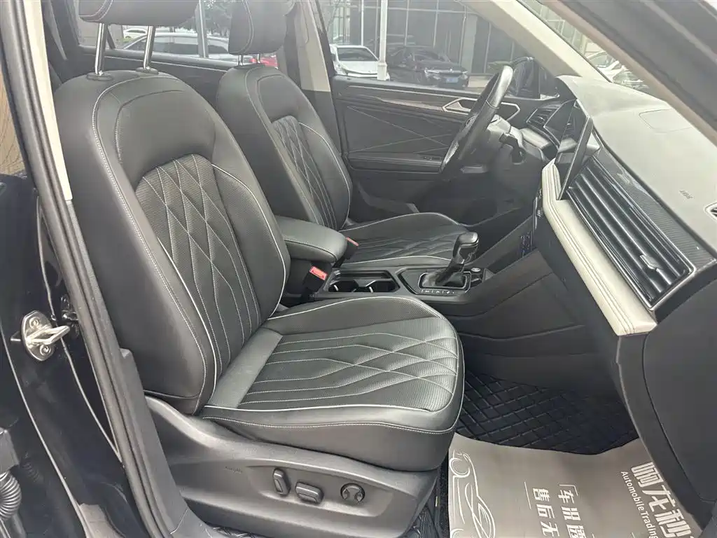 Volkswagen Tiguan L 2023 330TSI Auto 2WD R-Line Premium Edition фото 7