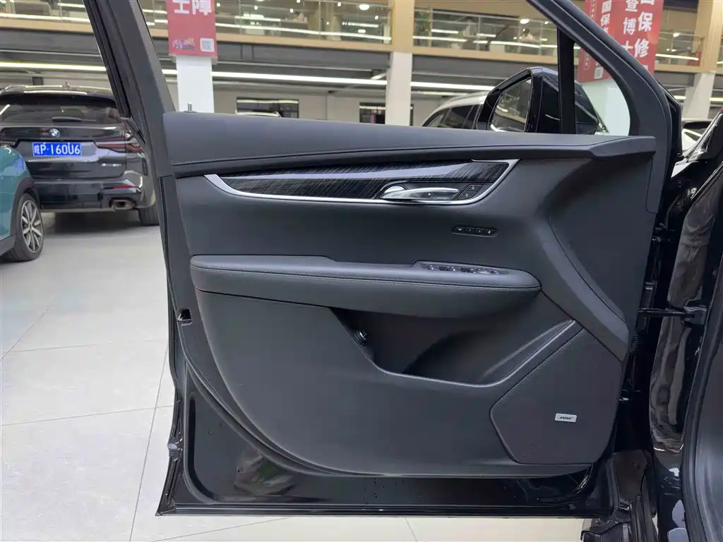 CADILLAC XT6