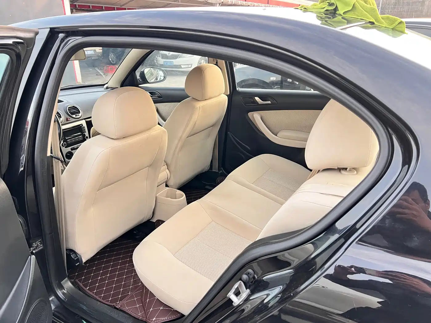 Volkswagen Lavida 2013 Classic 1.6L Manual Style Edition фото 26