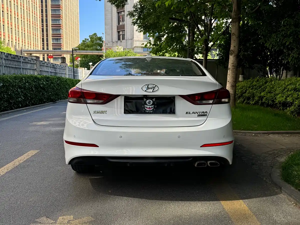 Hyundai Elantra 2018 1.6L Automatic 15th Anniversary Special Edition фото 15