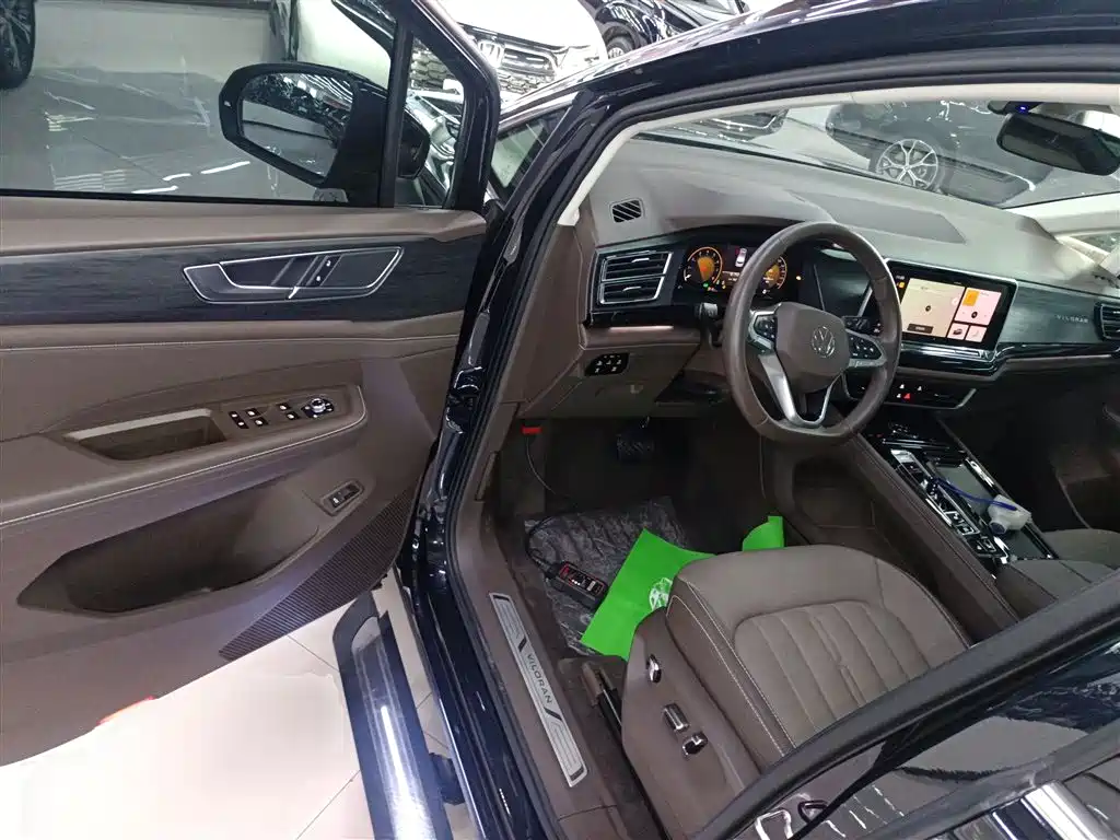 Volkswagen Viloran 2023 330TSI Luxury Edition фото 12