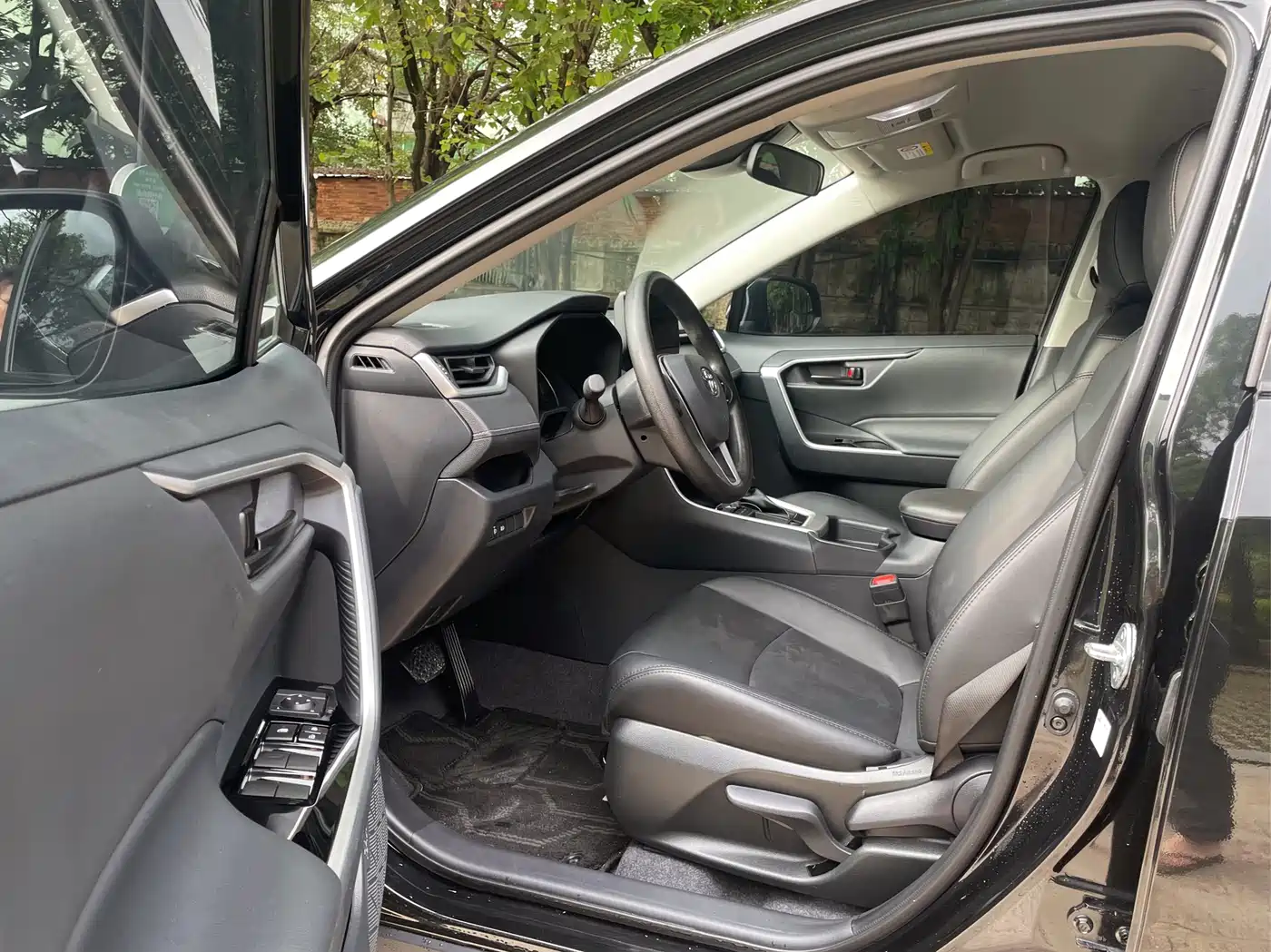 Toyota RAV4 Rongfang 2024 2.0L CVT FWD Urban Edition фото 10