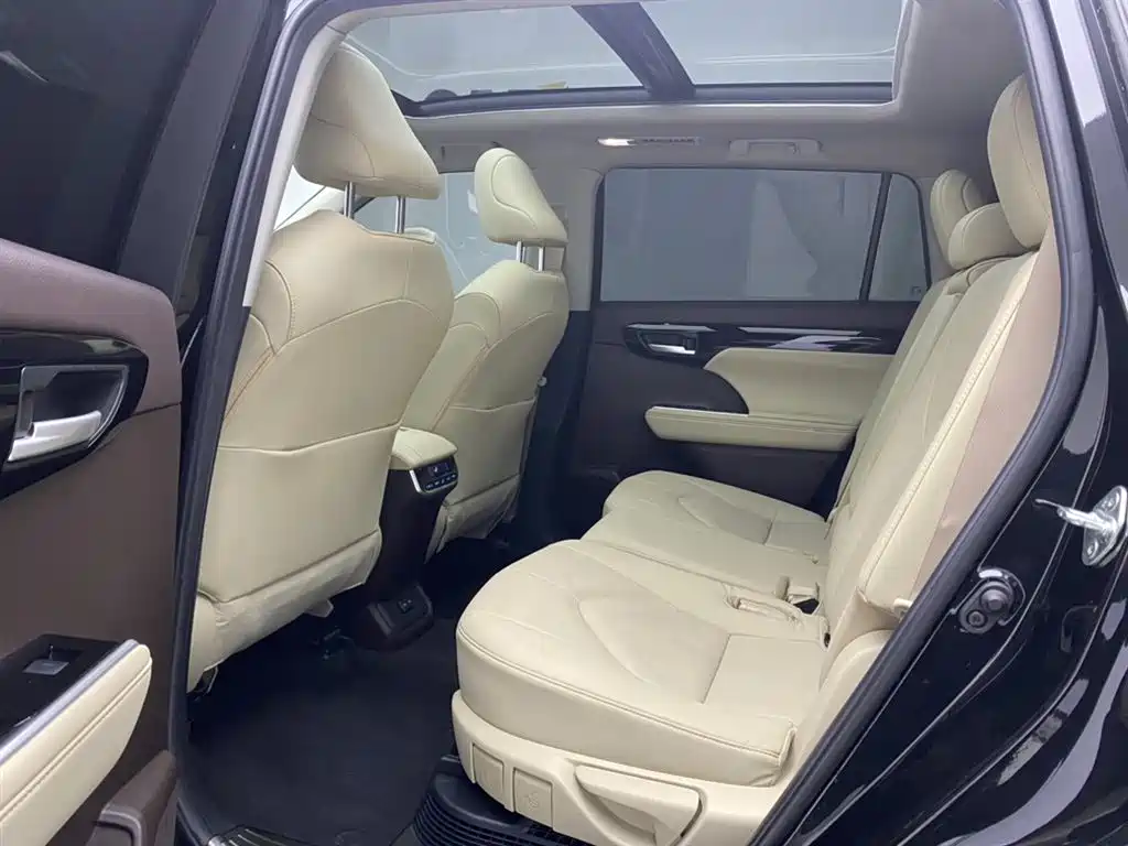 TOYOTA HIGHLANDER