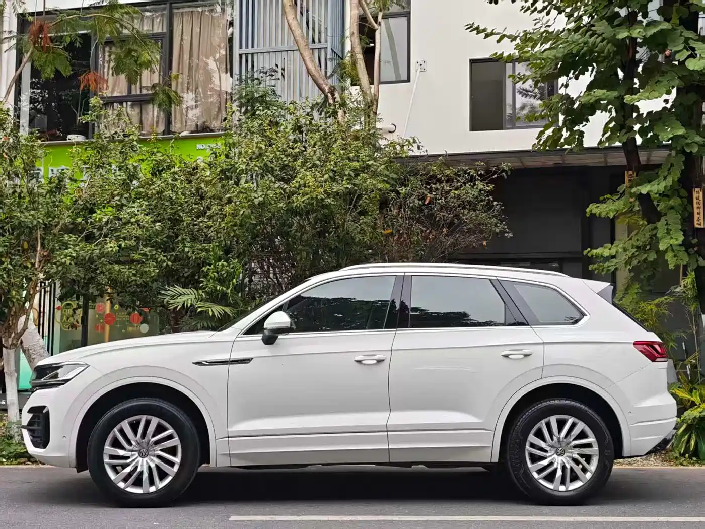 VOLKSWAGEN TOUAREG