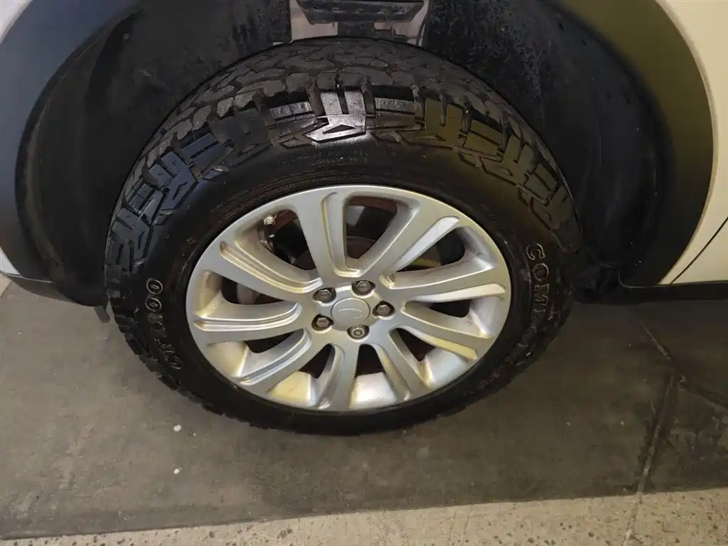 Land Rover Discovery Sport 2017 2.0T SE фото 25