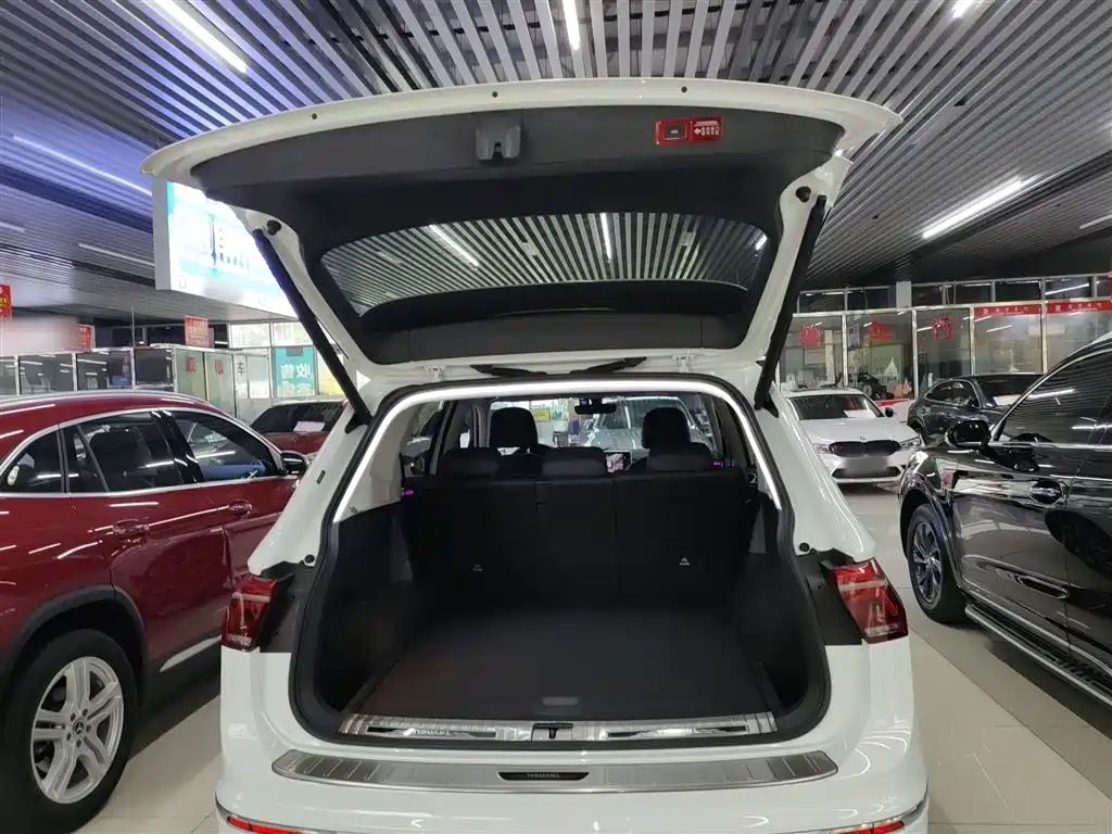 Volkswagen Tiguan L 2024 330TSI Automatic 2WD R-Line Premium Enjoyment Edition фото 15