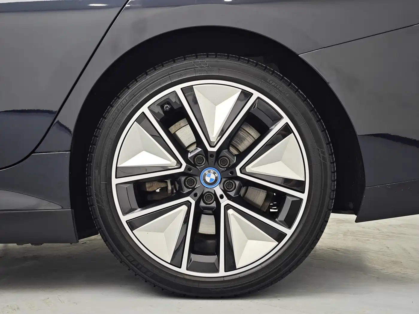 BMW i3 2022 eDrive 35 L фото 12