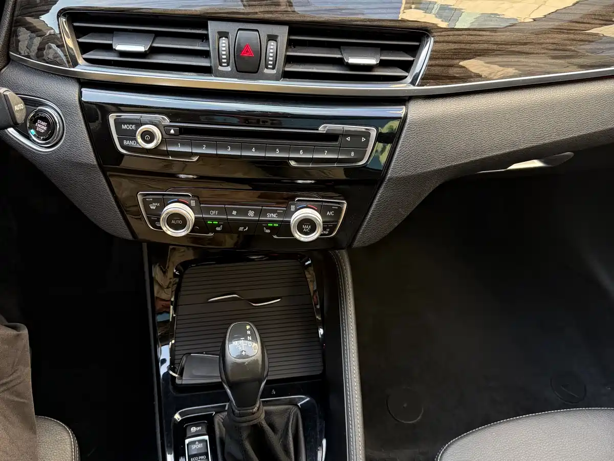 BMW X1 2018 sDrive18Li Premium Model фото 15