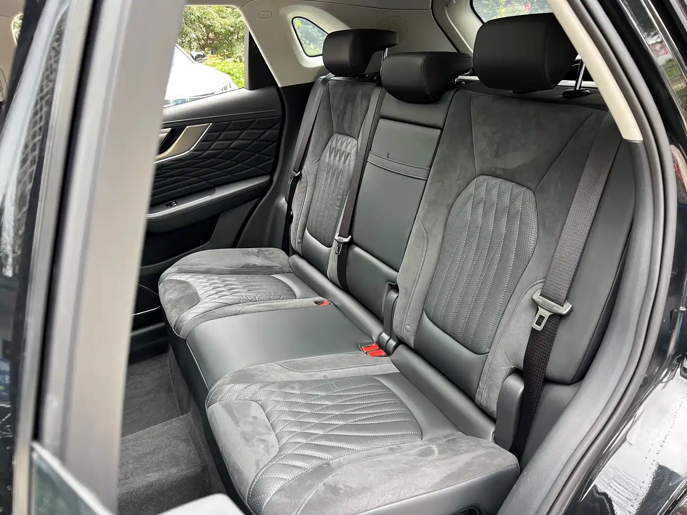 Hongqi HS5 2022 Facelift 2.0T Smart Flag Enjoyment Edition фото 12