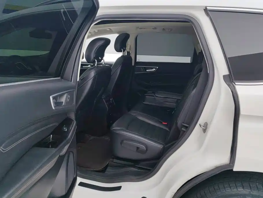 Photo 11 - Ford Edge