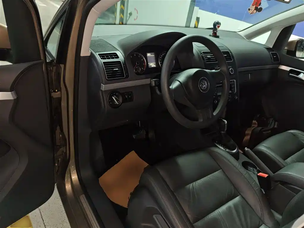 Volkswagen Touran 2015 1.4T DSG Comfort Edition 5-seater фото 12