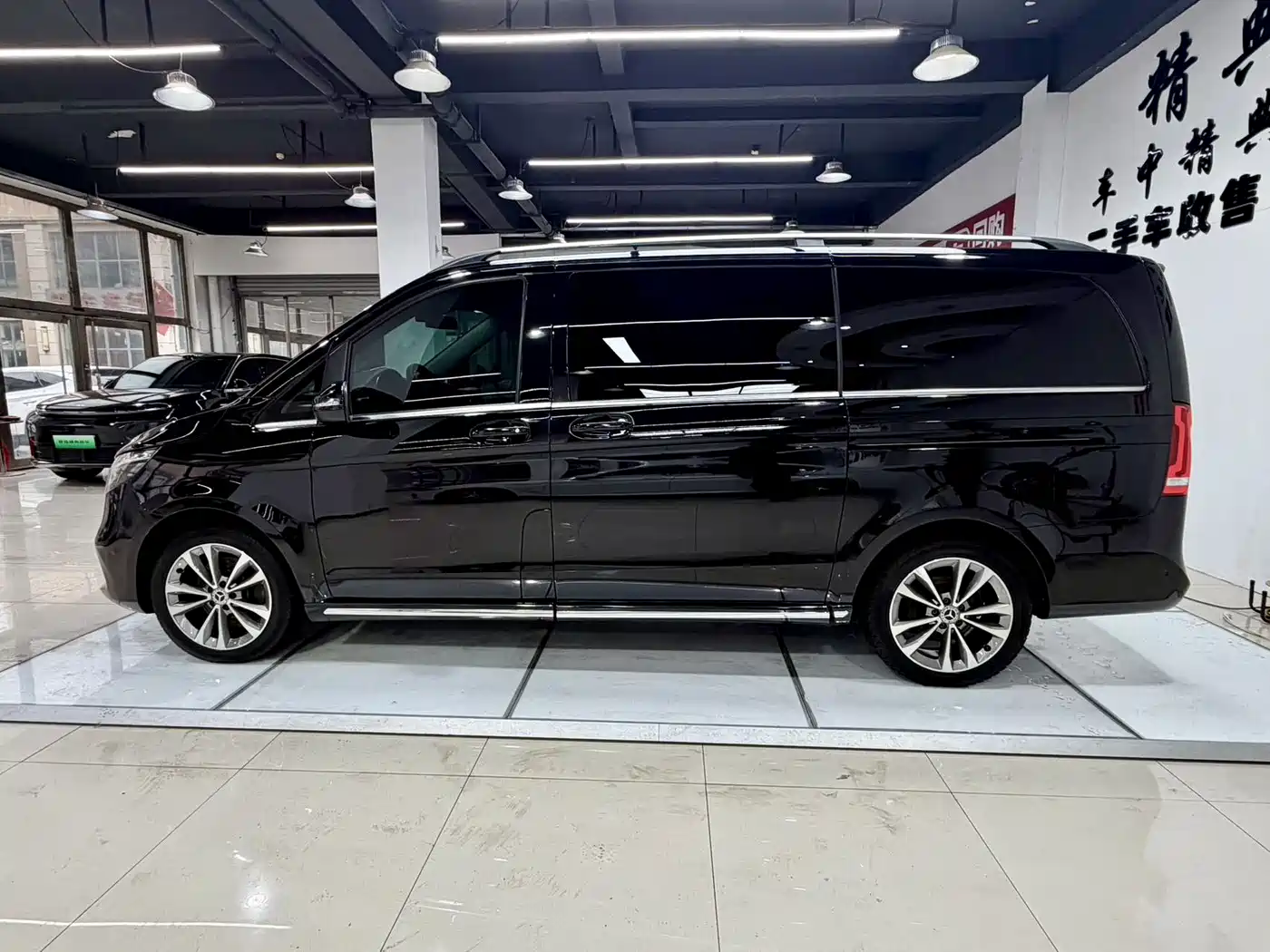 Mercedes-Benz V-Class 2022 V 260 Pilot Edition фото 4