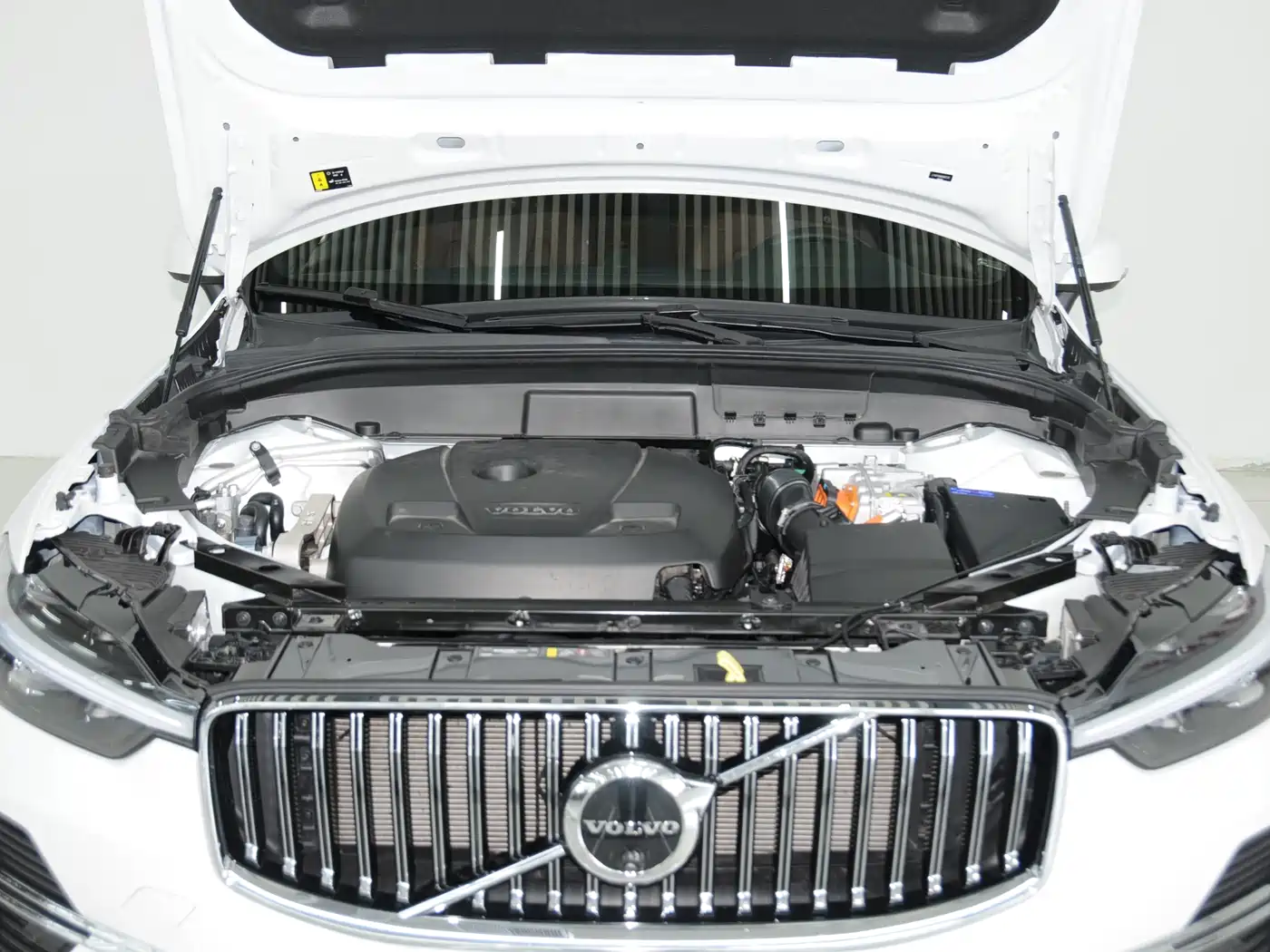 VOLVO XC60 PLUG IN HYBRID