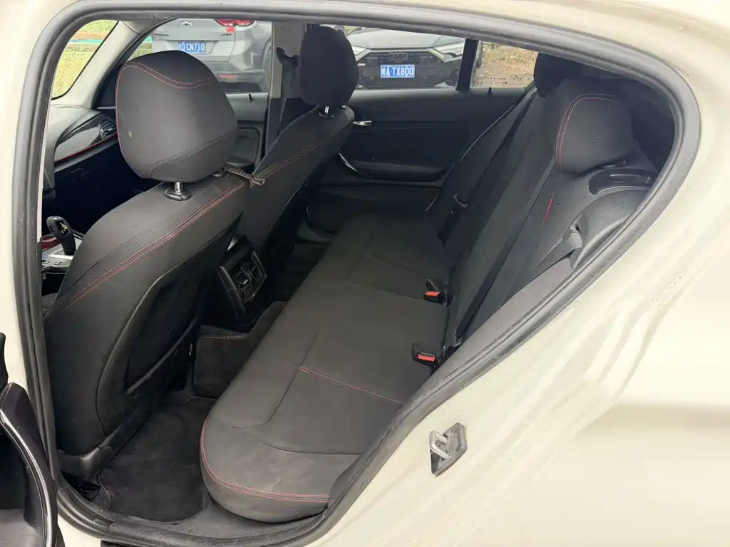 Photo 5 - BMW 1 Series (Import)