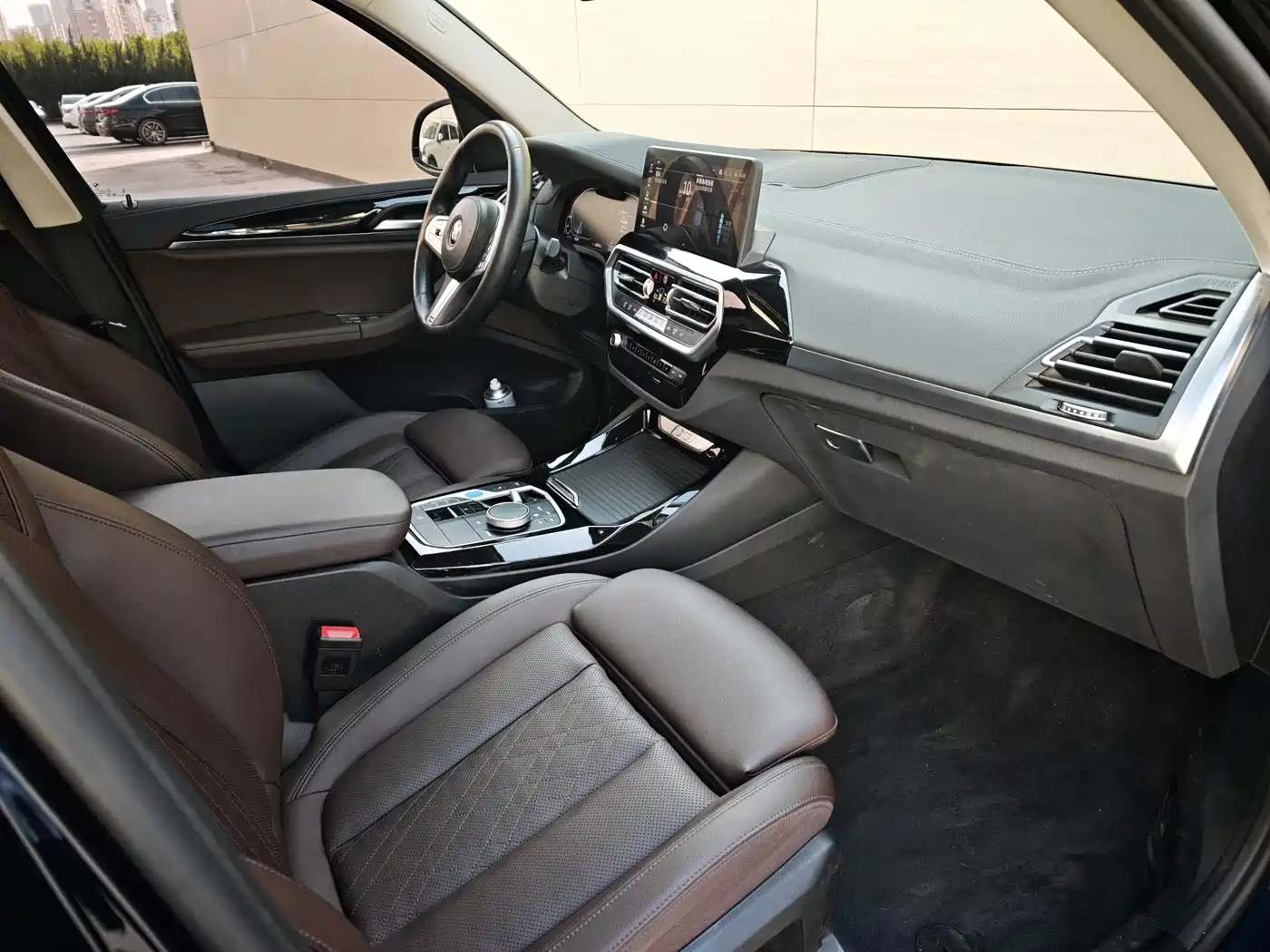 BMW iX3 2024 Leading Edition фото 16
