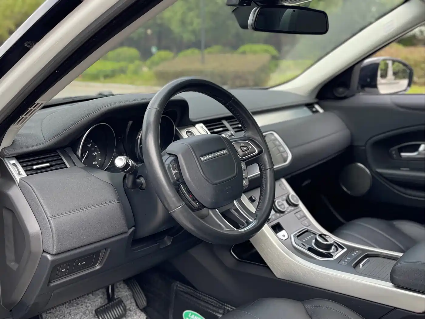 Land Rover Range Rover Evoque 2017 2.0T SE Smart Shine Edition фото 8
