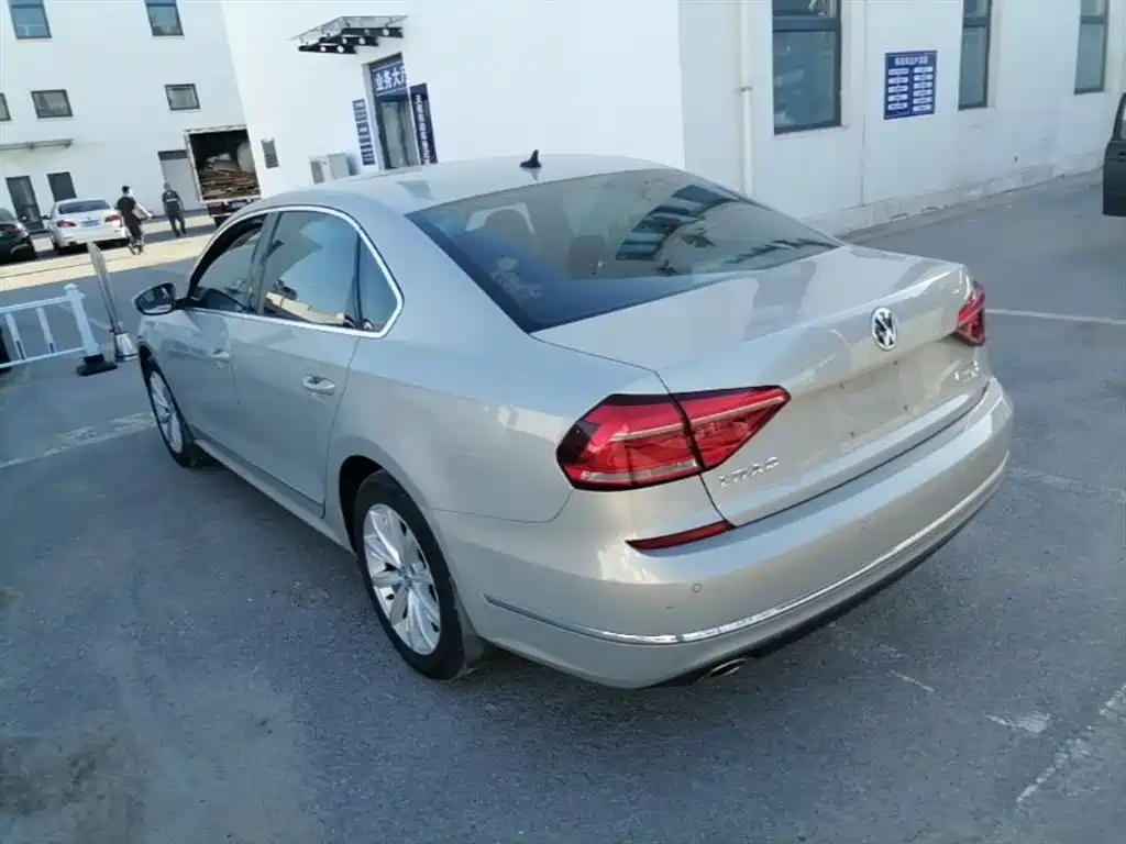 Volkswagen Passat 2017 330TSI DSG Prestige фото 9