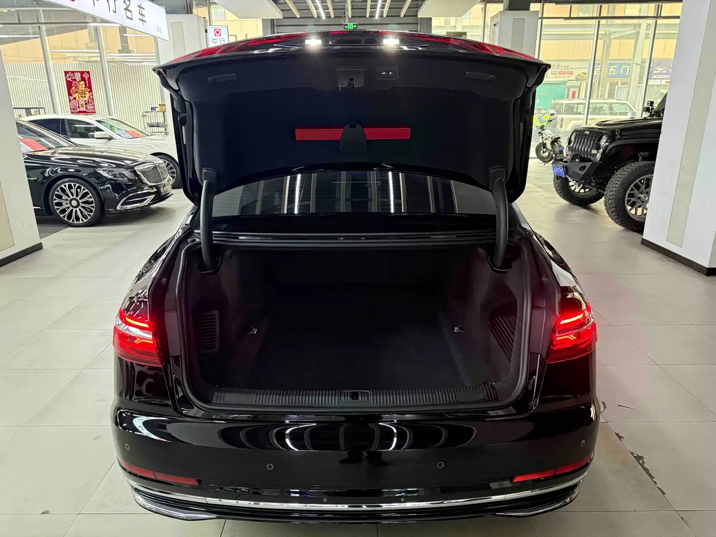 Audi A8 2023 A8L 50 TFSI quattro Exclusive фото 21