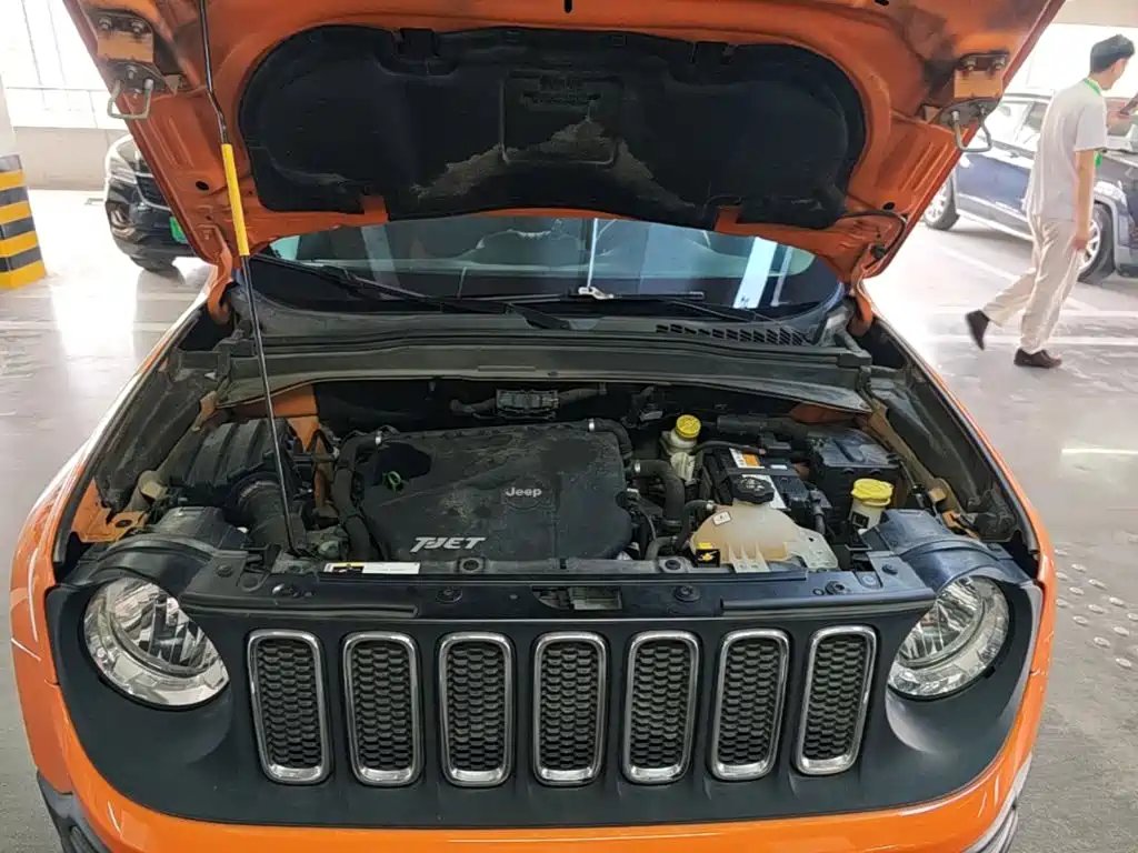 Photo 11 - Jeep Renegade