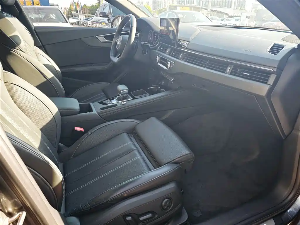 Audi A4L 2023 40 TFSI Luxury Sport фото 6