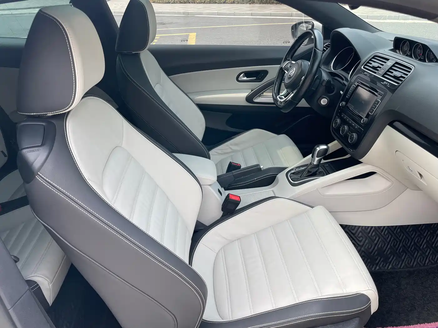 Volkswagen Scirocco 2015 2.0TSI Luxury Edition фото 14