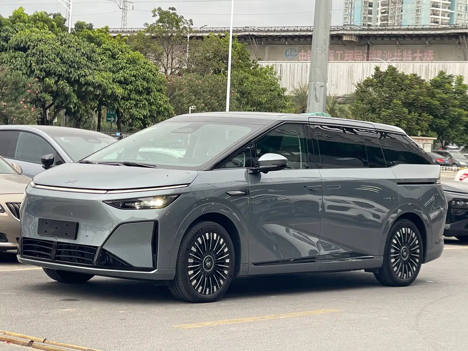 Фото 2 - XPeng X9