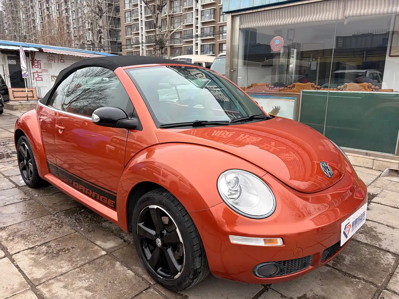Volkswagen Beetle 2010 Model 2.0 BlackOrange Convertible Luxury Edition фото 10