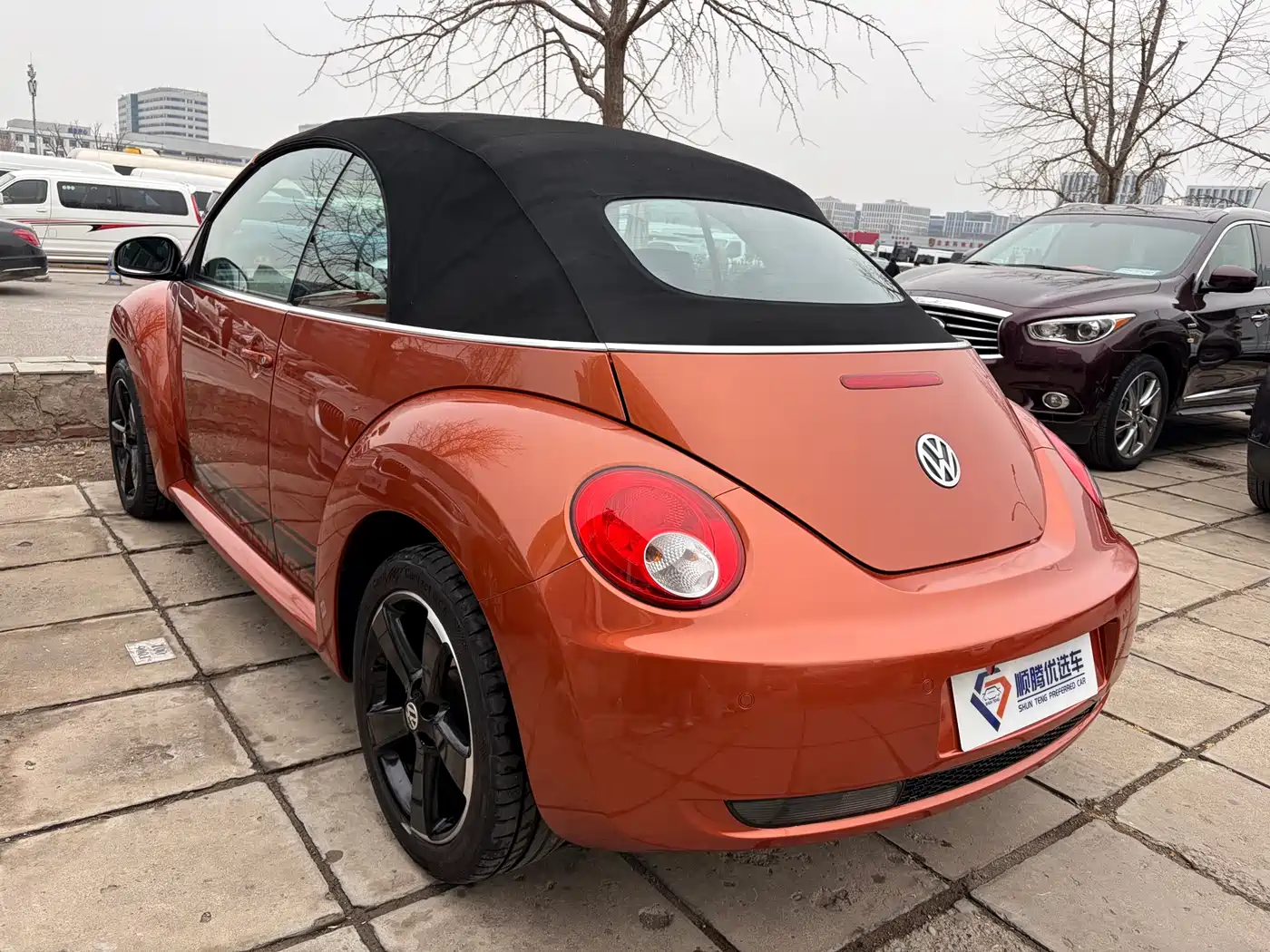 Volkswagen Beetle 2010 Model 2.0 BlackOrange Convertible Luxury Edition фото 13