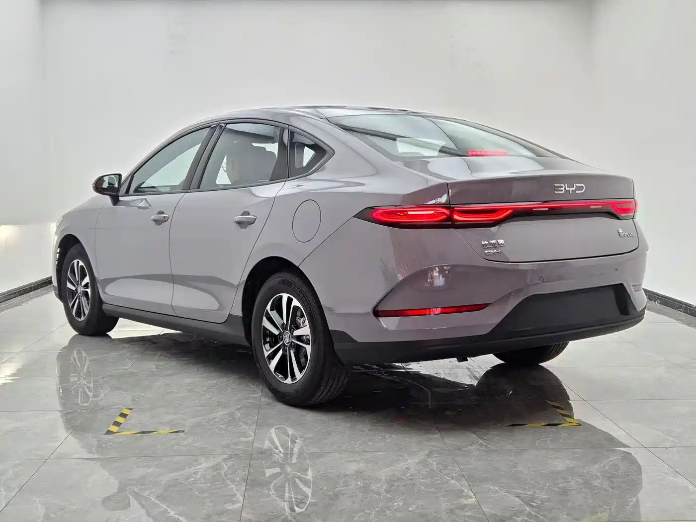 BYD Qin PLUS 2026 2026 Model DM-i 210KM Progressive Edition